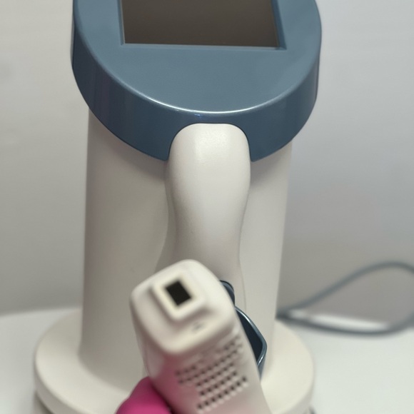 Skincare Tool - Emerge Fractional Laser by Palomar - Picture 4 of 5